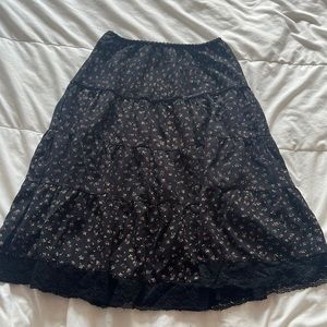 🌻 mid length floral lace trim skirt
